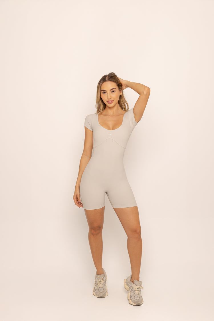 Enterizo deportivo Corto Salina — IDROTT ropa deportiva femenina